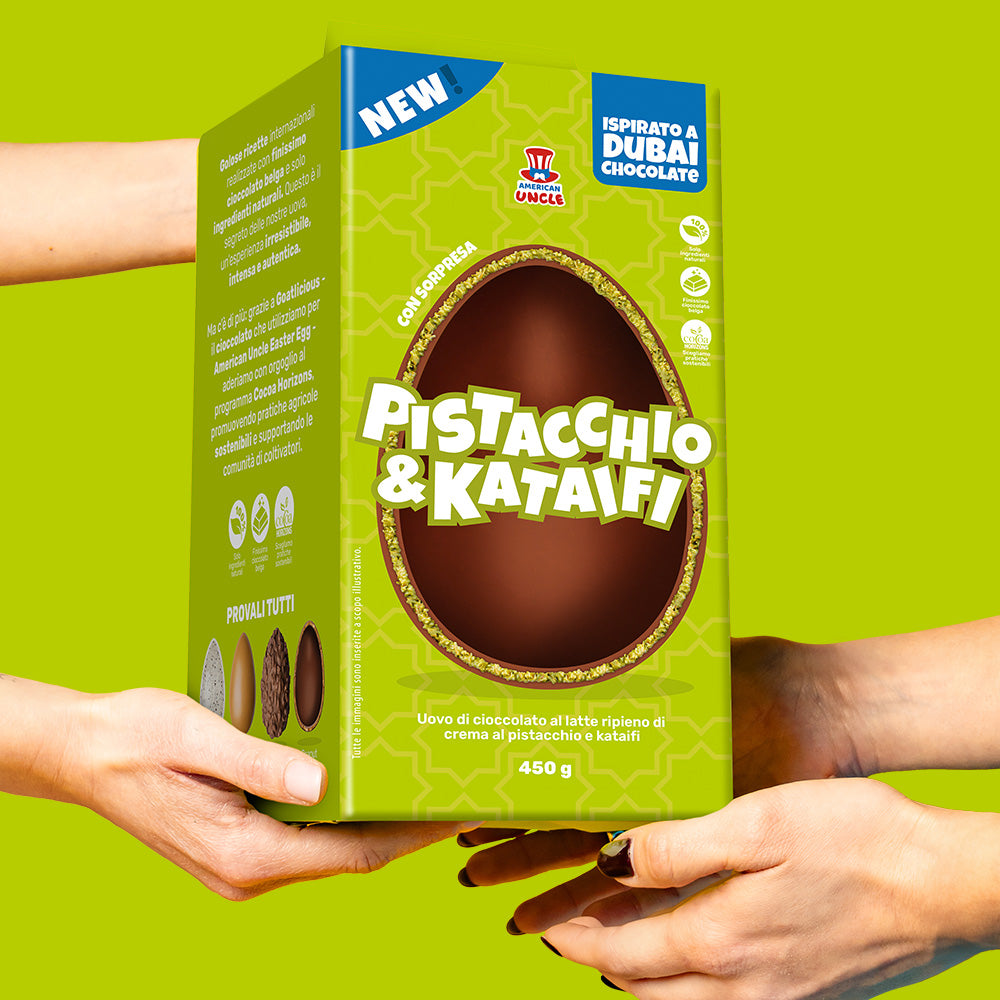 Uovo di Pasqua pistacchio e Kataifi tra le mani