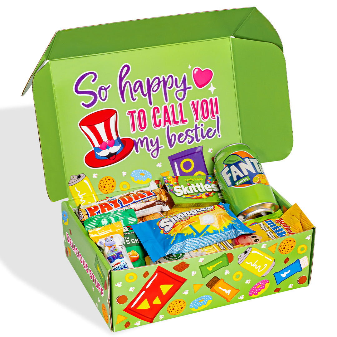 Snack Box “Best Friends Forever”, scatola a sorpresa di colore verde aperta con scritta "So happy to call you my bestie" con 20 snack dolci, salati e bevande per la migliore amica